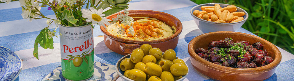 Tapas, perello olives, picos de pan, hummus