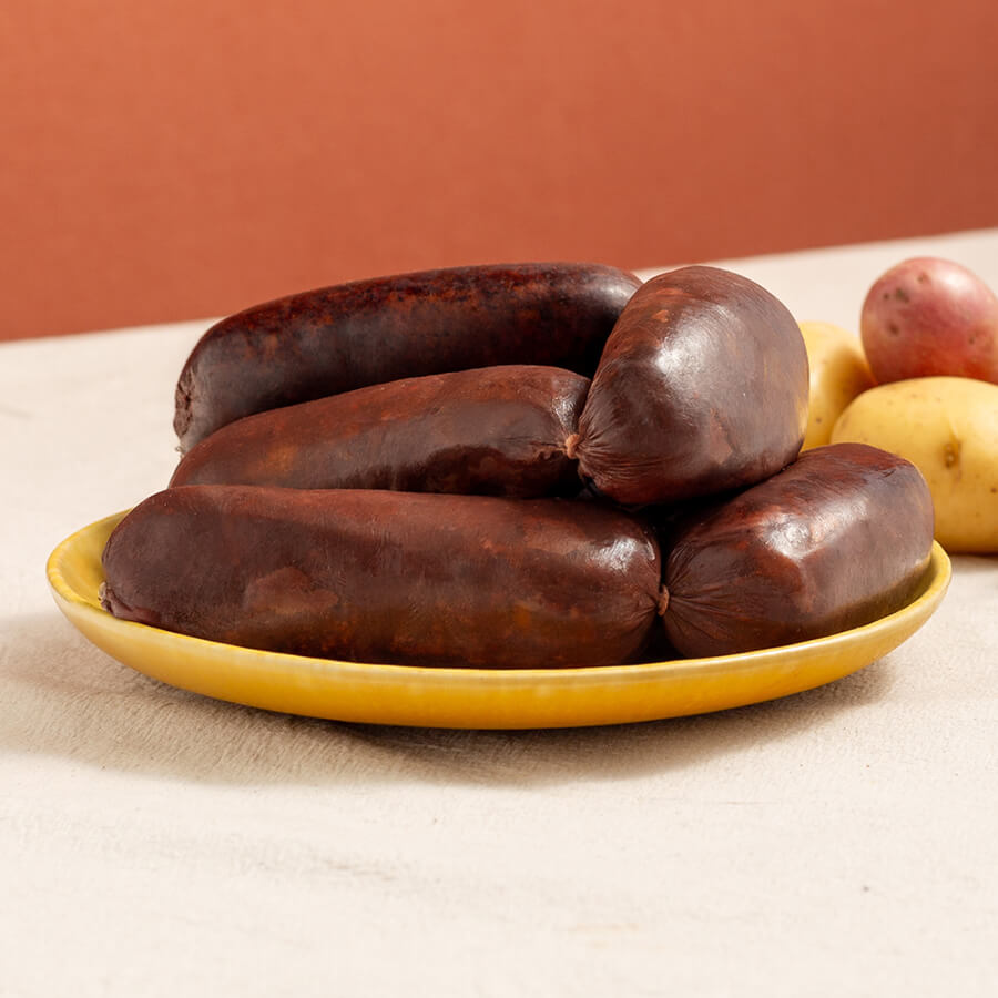 morcilla black pudding in a plate with two garlic heads