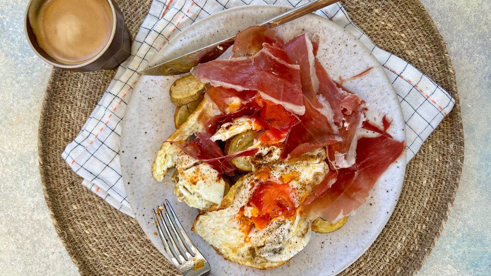 HUEVOS ROTOS WITH SERRANO HAM