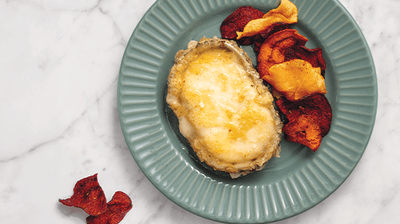 Fried Monte Enebro with orange blossom honey and Torres vegetable crisps 