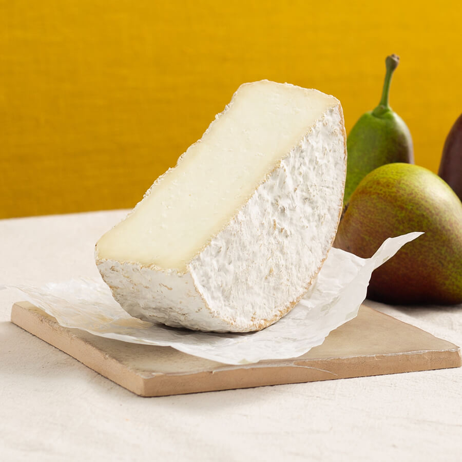 CH32702-PiMould-RipenedRawSheep_sMilkCheese_700ghalf