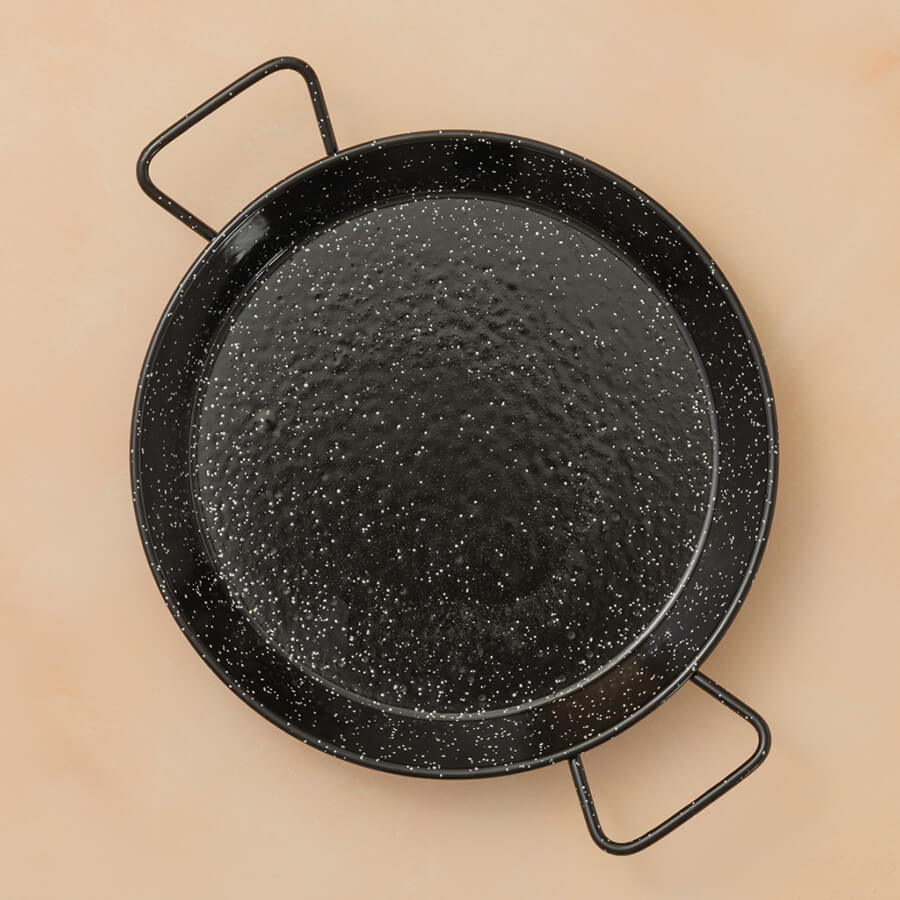 a paella pan on a natura coloured BG